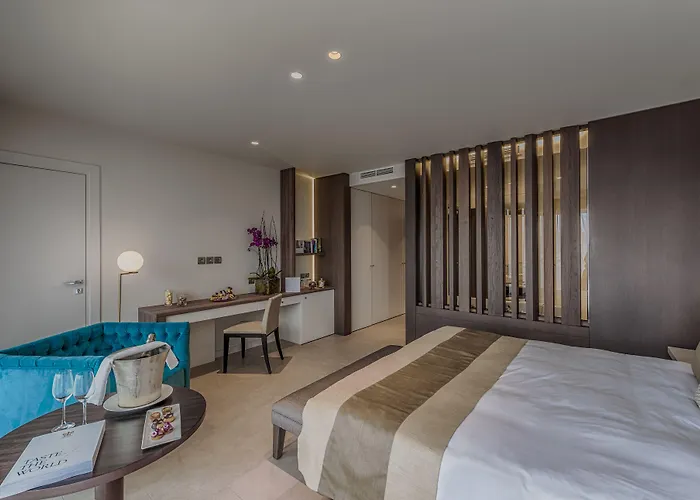 캠 앙티브 비치 호텔 5*